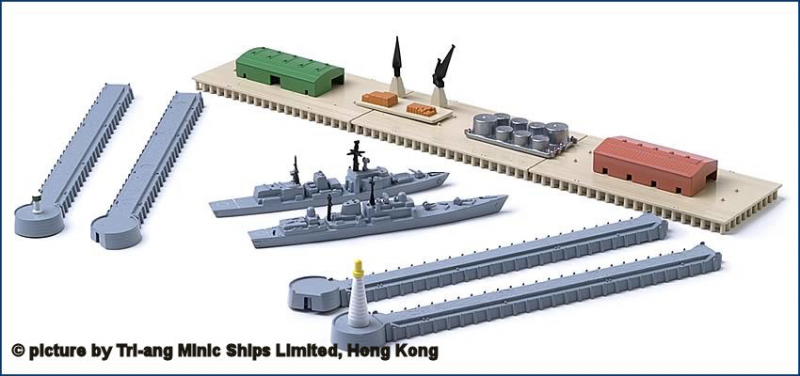 Hafendiorama mit Schiffen Triang