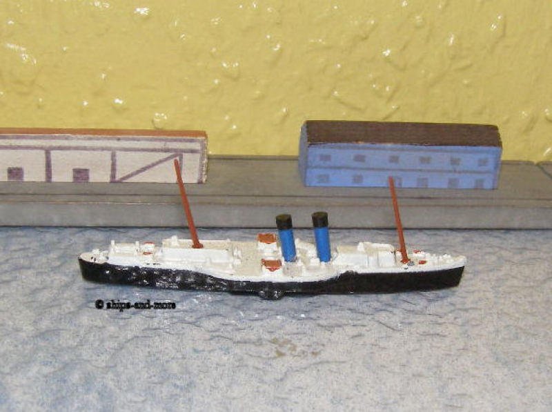 Paddle wheeler "Cardiff Queen" black-blue funnels (1 p.) GB 1947 M 730 from Tri-ang