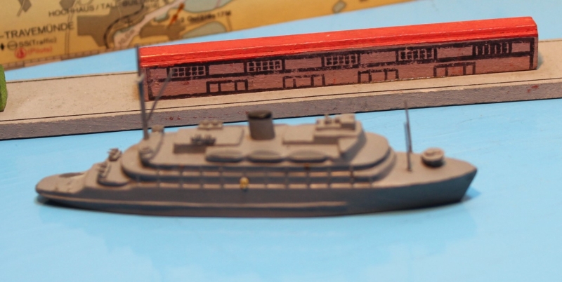 Truppentransporter ?  (1 St.) Pilot in ca. 1:900