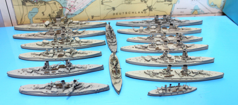 Ships-and-more - Konvolut 1 deutsche Schlachtkreuzer defekt (15 St.) Navis