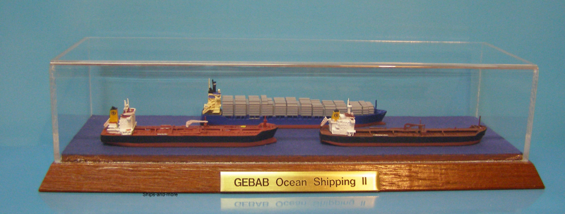 3 Frachter von Marian Jahnke in Vitrine; GEBAB Ocean Shipping II