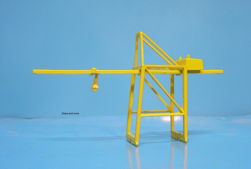 Post Panamax Container Crane (1 p.) colour yellow Tri-ang M 912